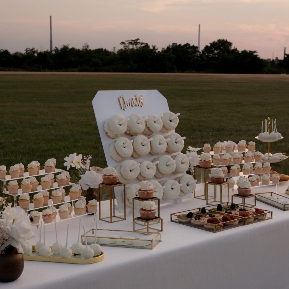VT_Hochzeiten_und_Events_Annelie._fotografiert_Brautpaar_Aida&Edin_Sweettable (2)