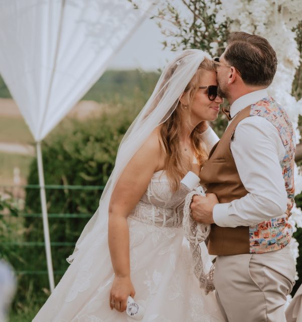 VT_Hochzeiten_und_Events_FreieTrauung_Kuss